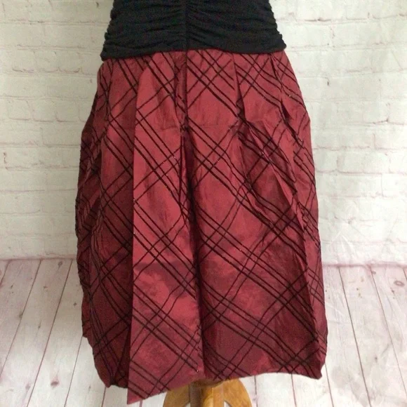 Dress Barn Collection Red and Black V-Neck Formal Dress - Size 12 - Picture 8 of 13